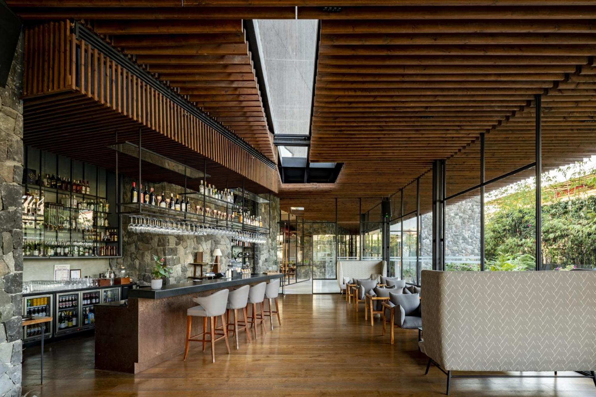 Radisson Resort And Spa Lonavla Zewnętrze zdjęcie Restaurant interior