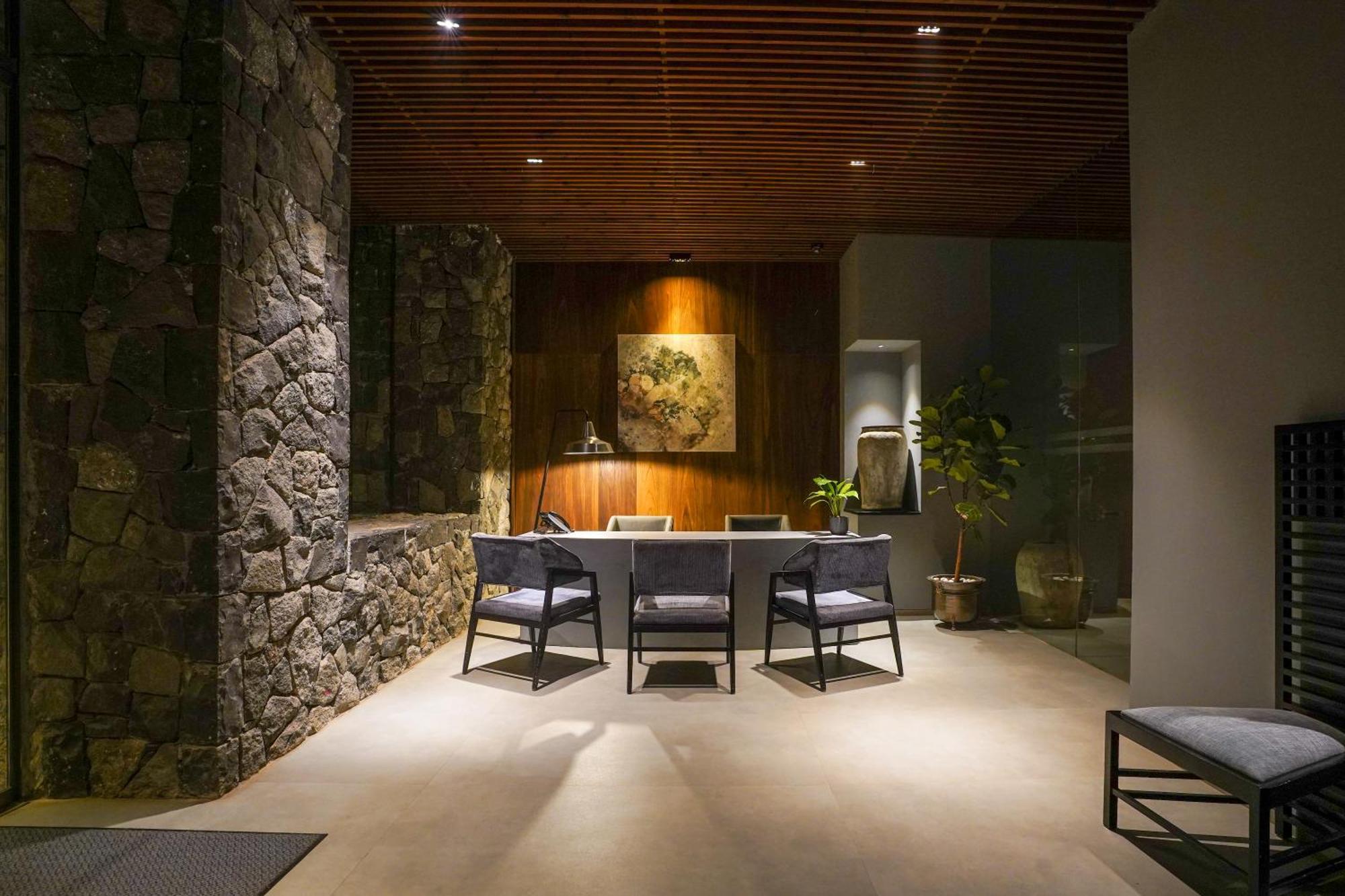 Radisson Resort And Spa Lonavla Zewnętrze zdjęcie The lobby of the hotel