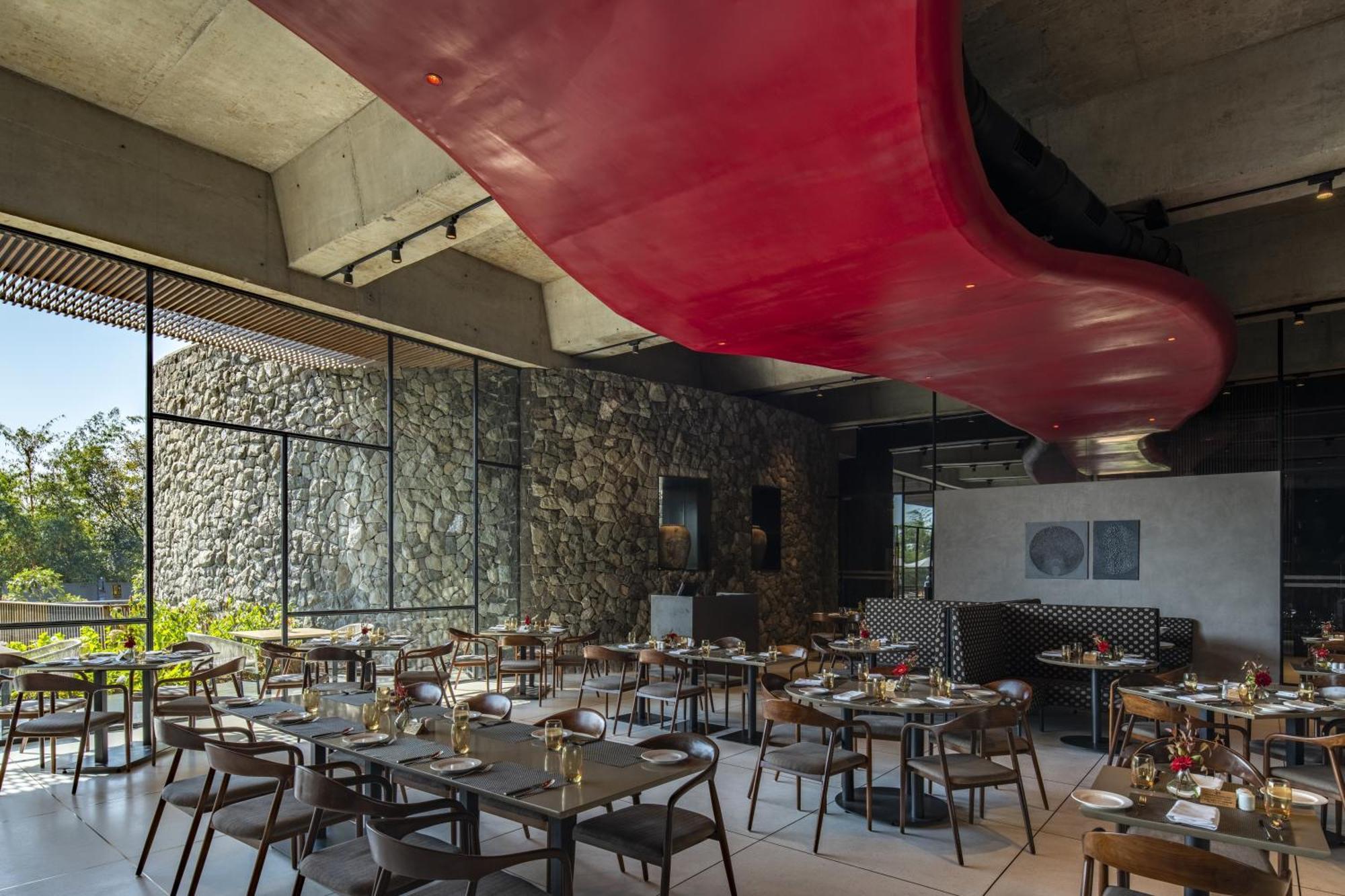Radisson Resort And Spa Lonavla Zewnętrze zdjęcie Interior of the restaurant