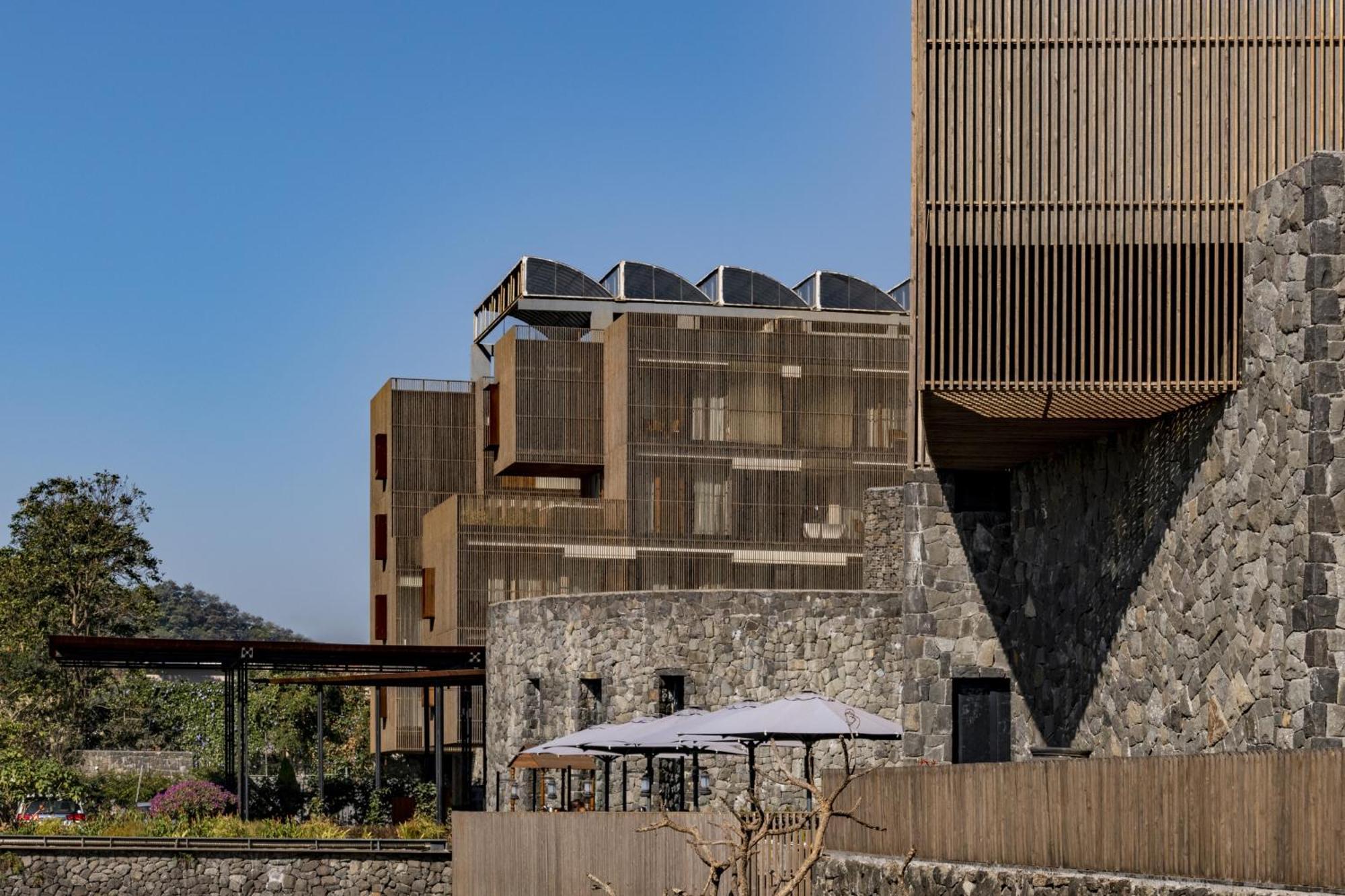 Radisson Resort And Spa Lonavla Zewnętrze zdjęcie The hotel's main building