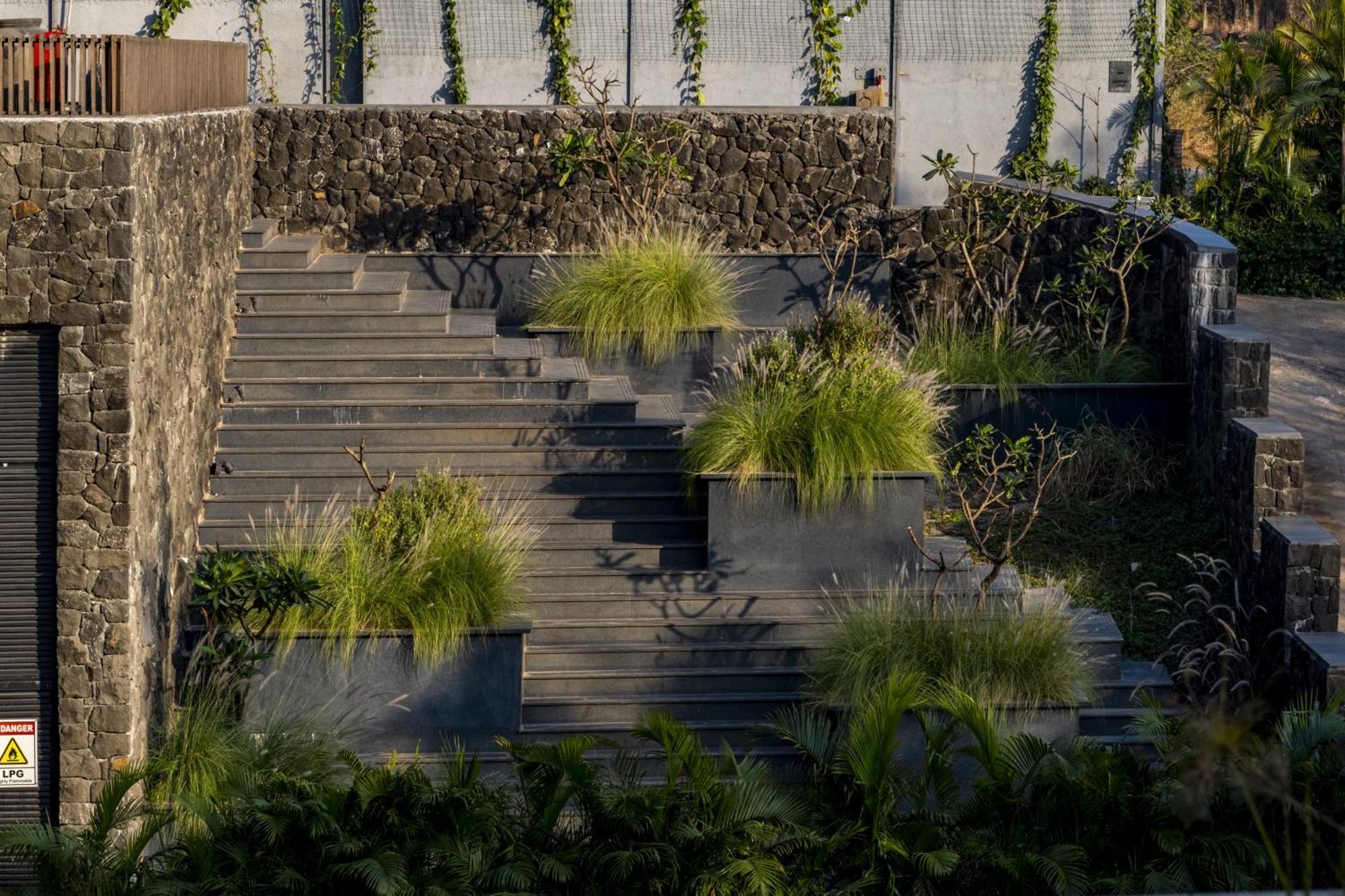 Radisson Resort And Spa Lonavla Zewnętrze zdjęcie The steps