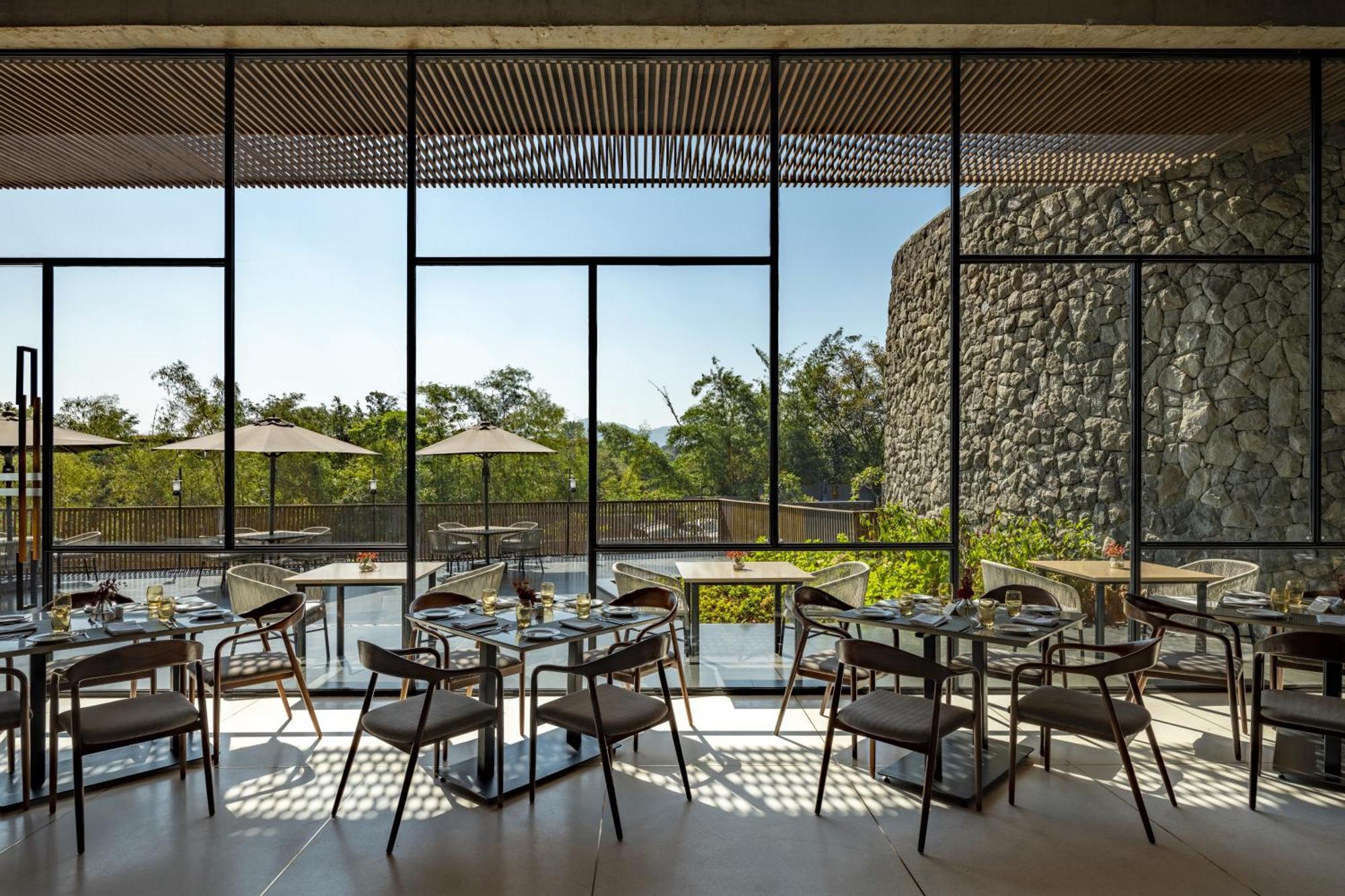 Radisson Resort And Spa Lonavla Zewnętrze zdjęcie Restaurant