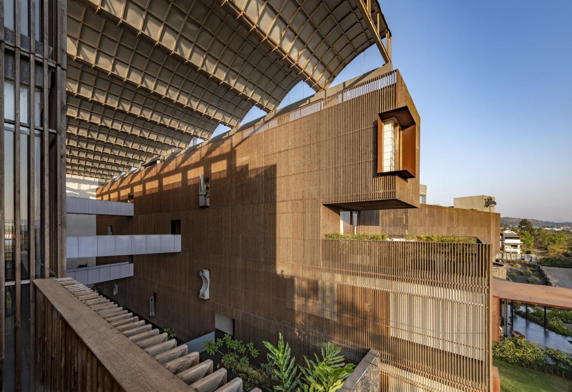 Radisson Resort And Spa Lonavla Zewnętrze zdjęcie The building's exterior