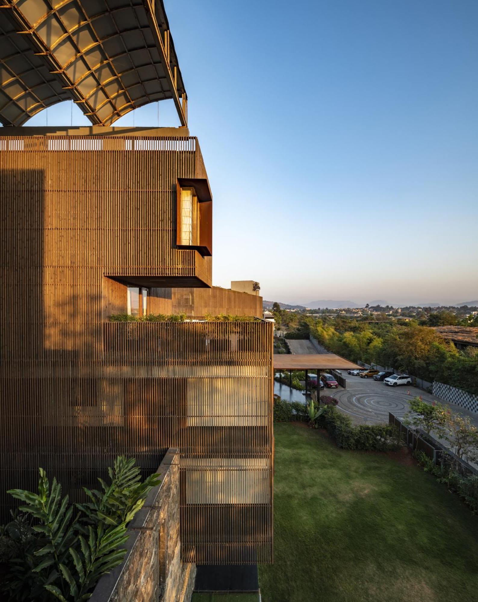 Radisson Resort And Spa Lonavla Zewnętrze zdjęcie The building's exterior